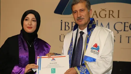 AİÇÜ'de Mezuniyet ve Ödül Töreni