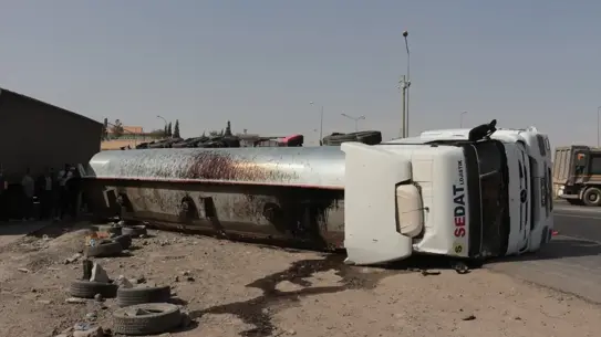 Cizre'de Tır Devrildi, 1 Yaralı