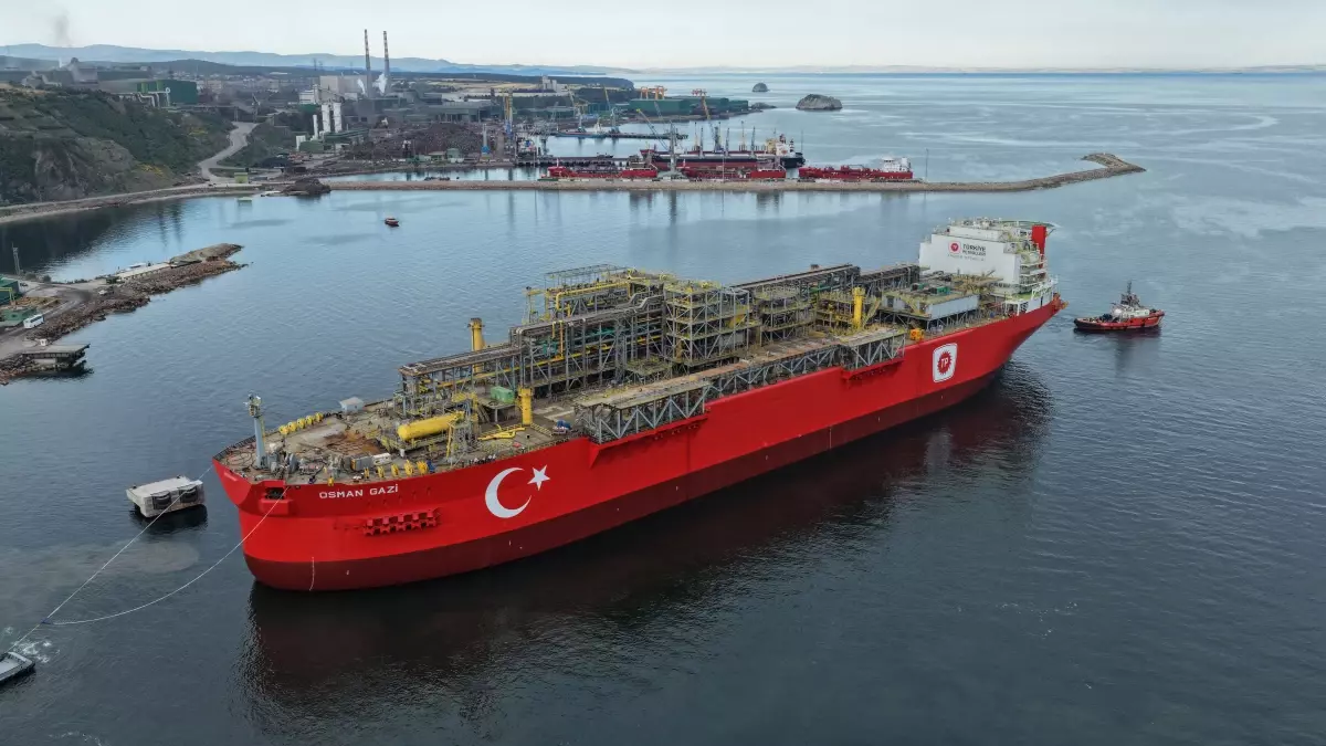 İstanbul Boğazı'nda Gemi Trafigi Askıya Alındı