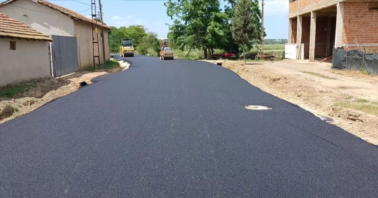 Edirne'de Köy Yolları Sıcak Asfaltla Yenileniyor
