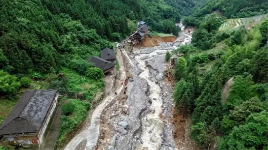 Çin'de Sel Felaketi: 8 Kişi Hayatını Kaybetti