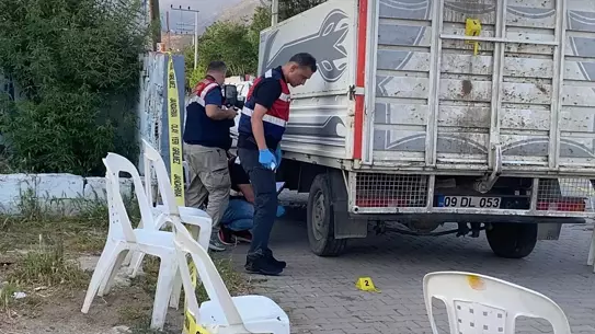 Kamyonet Çarpmasıyla 4 Yaşındaki Çocuk Hayatını Kaybetti