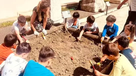 Minik Öğrencilerden Temsili Kazı Etkinliği