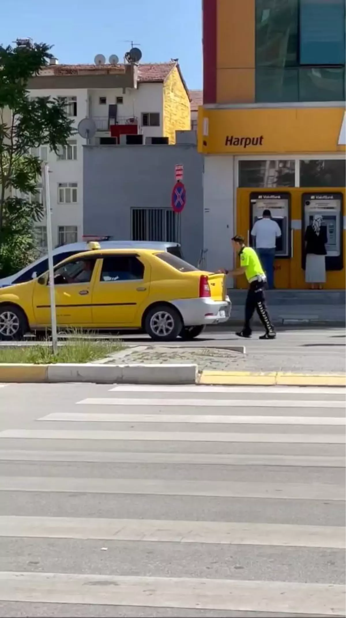 Polis, Bozulan Araca Yardım Etti