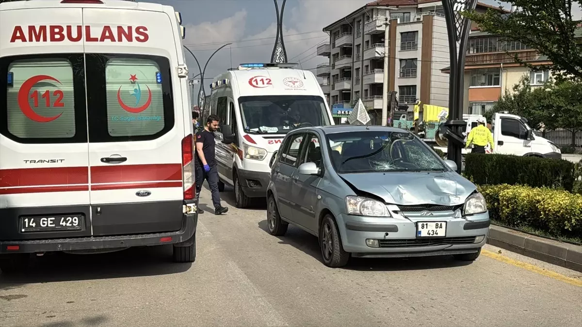 Bolu'da Anne ve Kızı Otomobilin Çarpmasıyla Yaralandı