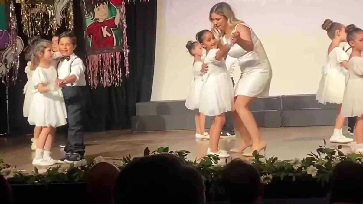 Ereğli'de Duygusal Dans Gösterisi