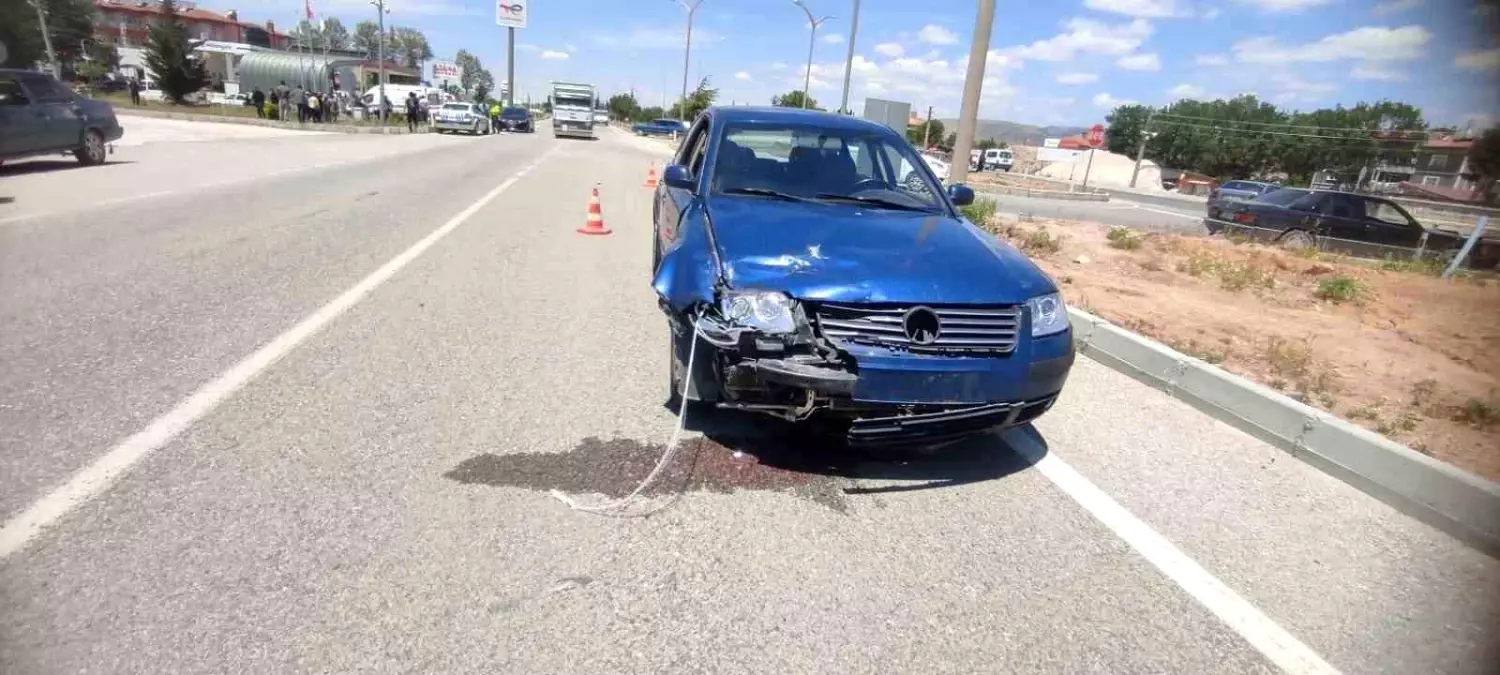 Isparta'da Resmi Otomobil ile Motosiklet Çarpıştı: 3 Yaralı