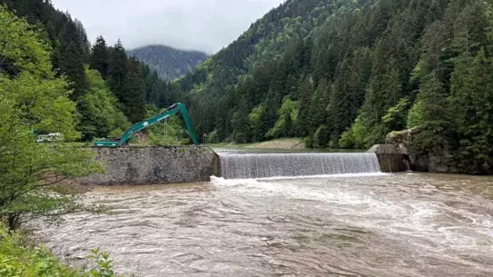 Uzungöl'de Suya Düşen Çocuk İçin Arama Devam Ediyor