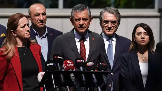 CHP Lideri Özgür Özel DİSK'i Ziyaret Etti