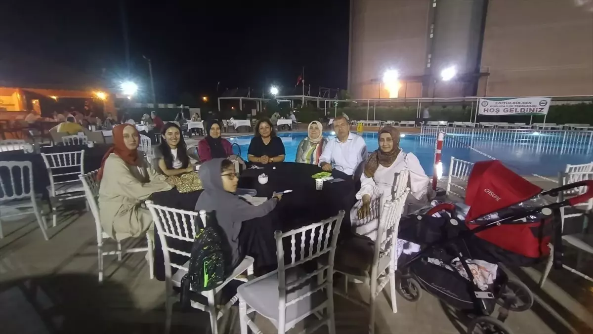 Eğitim-Bir-Sen Kumluca'da Aile Yemeği Düzenledi
