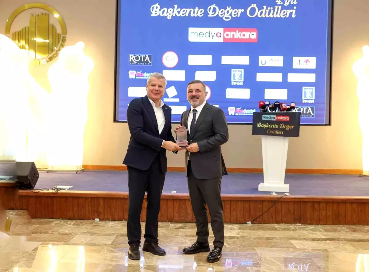 Sincan Belediye Başkanı Murat Ercan, Aile ve Eğitim Çalışmalarıyla Ödül Aldı
