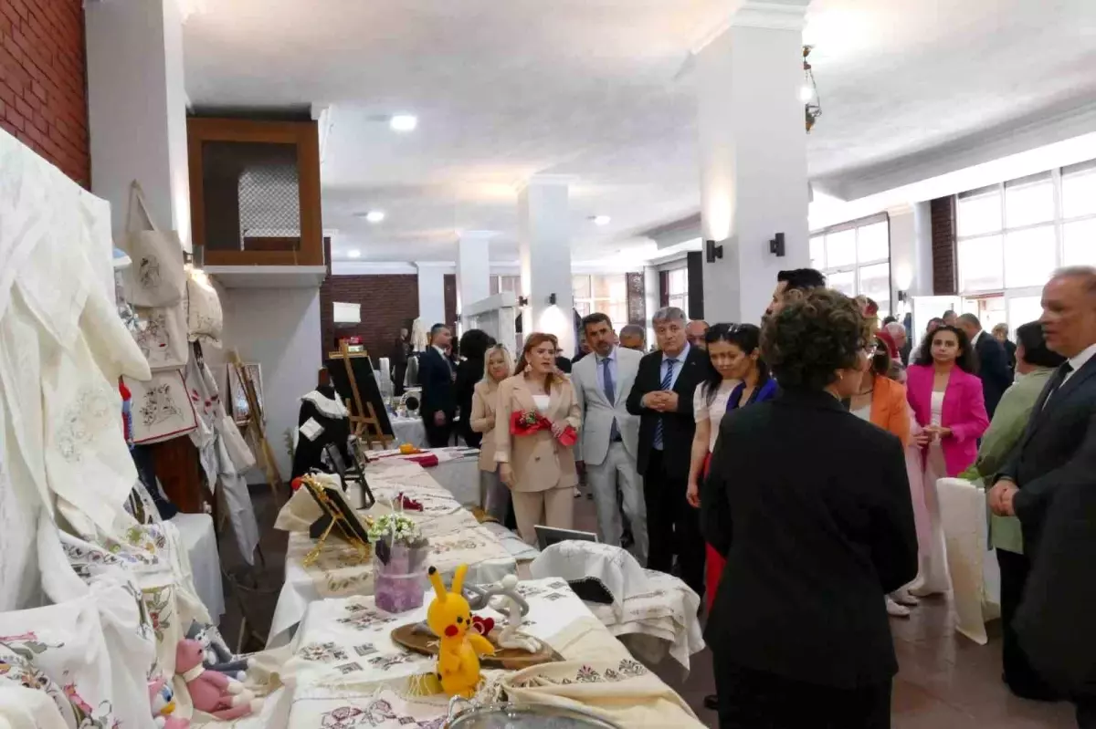 Kilimli'de Yıl Sonu Sergisi Açıldı