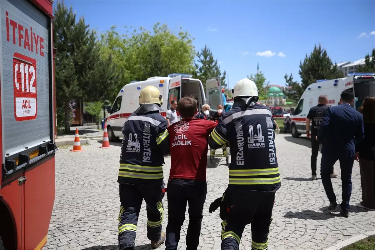 Erzurum'da acil sağlık personeli, yangına hazırlık tatbikatı yaptı