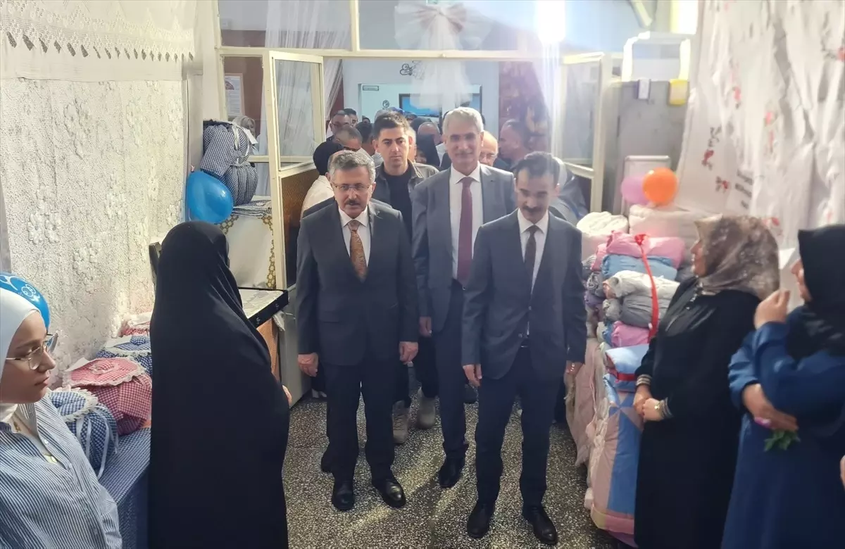 Pazar'da geleneksel el sanatları yıl sonu sergisi açıldı