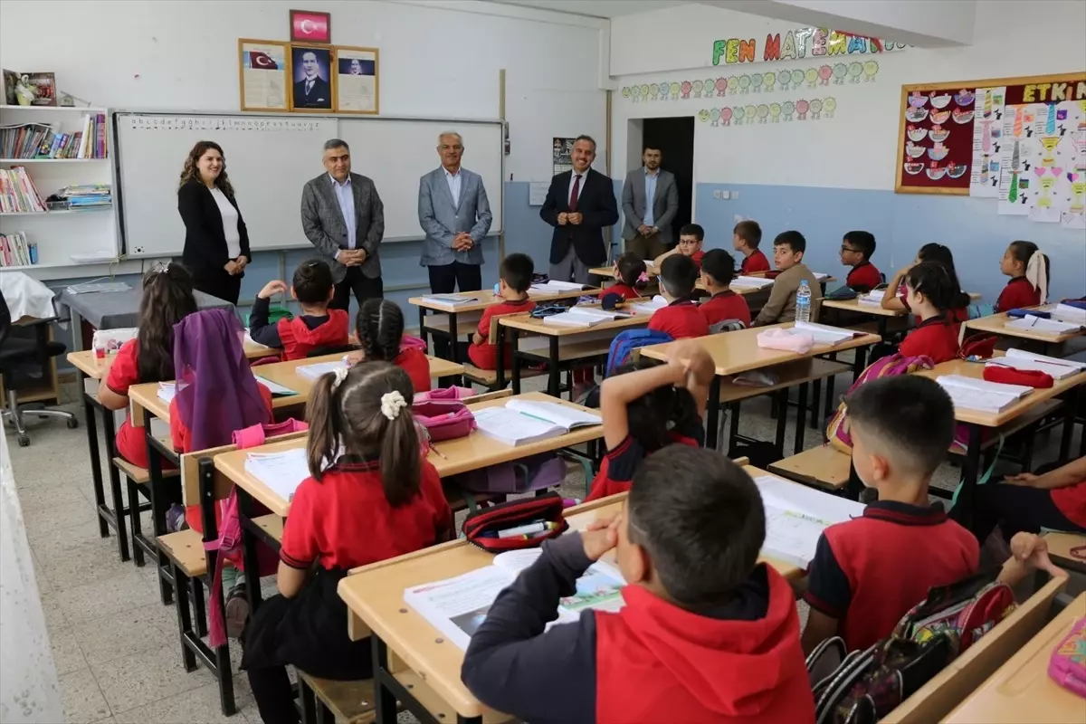 Kaymakam Karaaslan, okul ziyaretlerini sürdürüyor