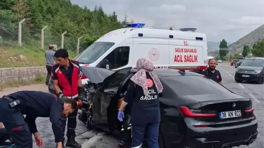 Kayseri'de Trafik Kazası: 2 Ölü, 1 Yaralı