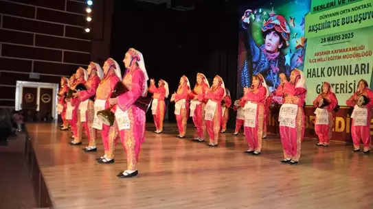 Halk Oyunları Gösterisi Akşehir'de
