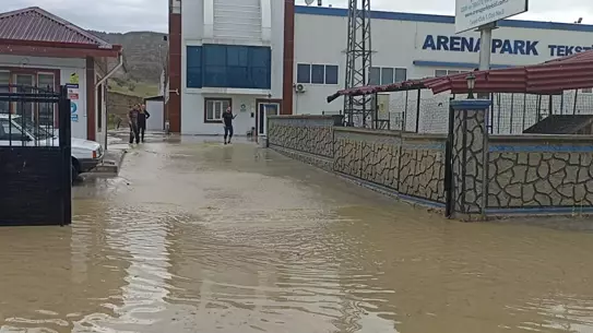 Tosya'da Sağanak: Üretim Durduruldu