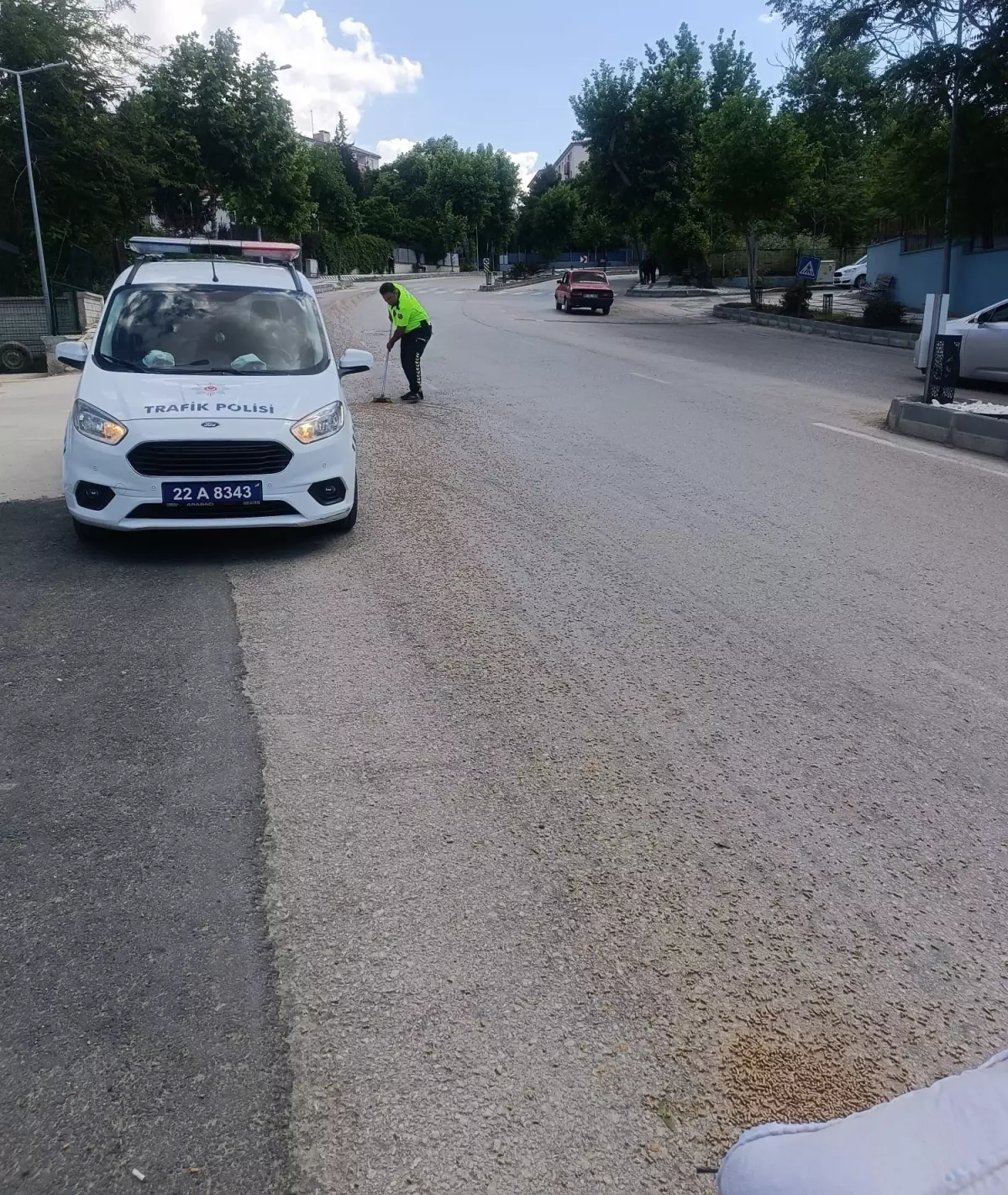 Traktörden Düşen Yemler Trafiği Aksattı