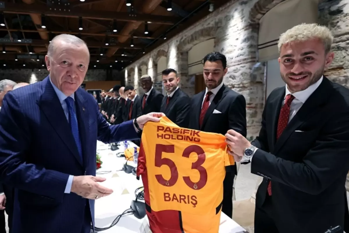 Cumhurbaşkanı Erdoğan'ın Muslera ve Barış Alper Yılmaz'la diyaloğu güldürdü