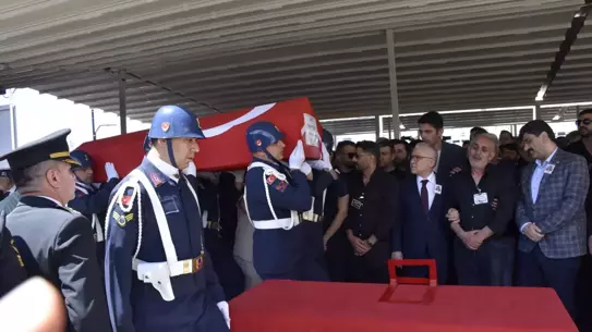 Şehit Jandarma Astsubay Kıdemli Çavuş Emre Polat Toprağa Verildi