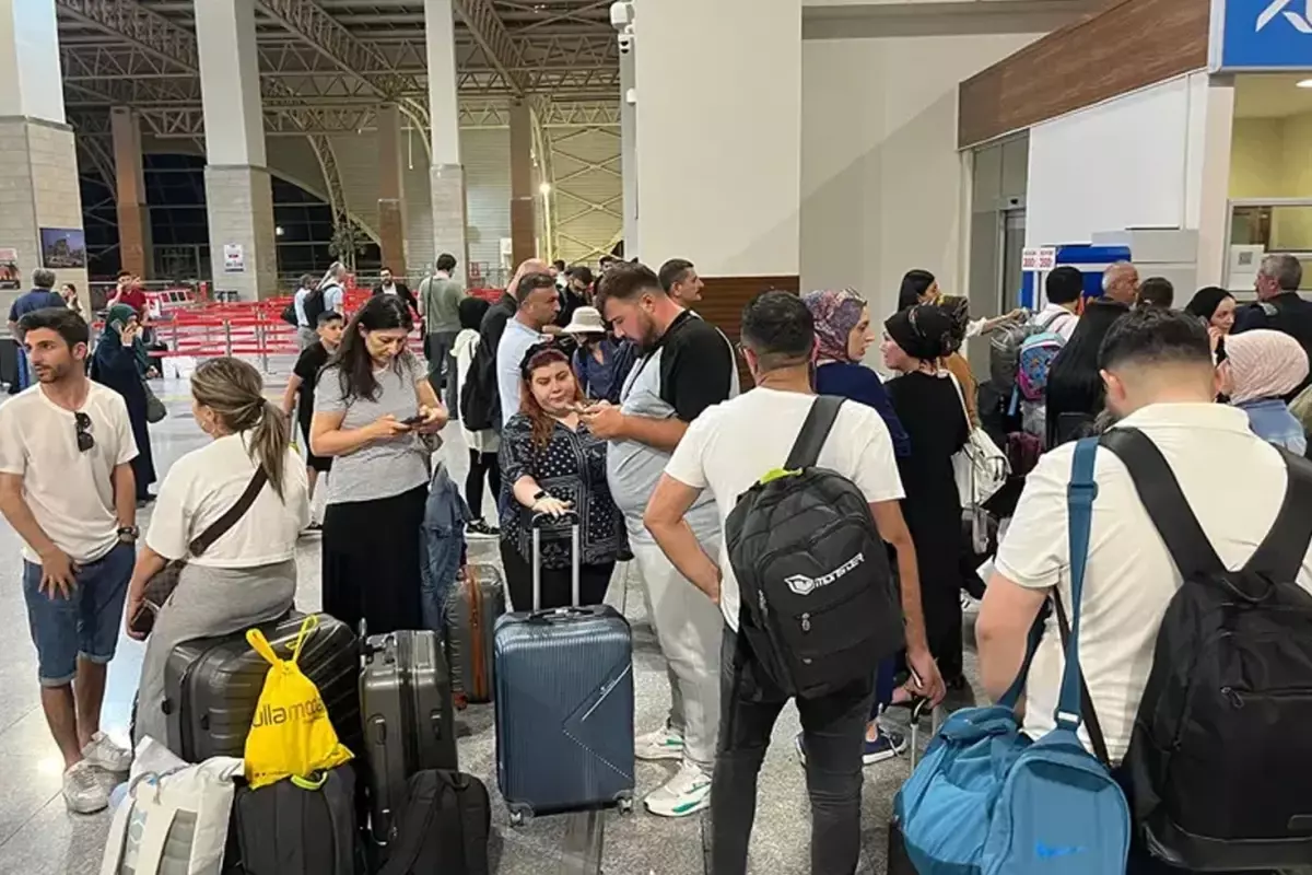 Diyarbakır Havalimanı'nda Pist Kapatıldı