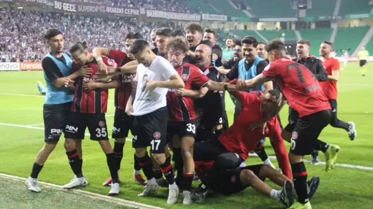 Fatih Karagümrük Süper Lig'e Yükseldi