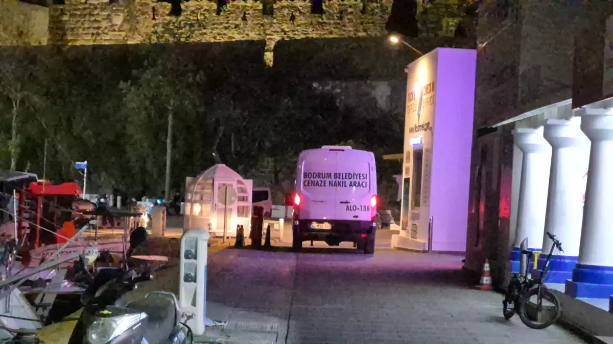 Bodrum'da Ağırlıkla Denize Atlayan Adam Hayatını Kaybetti