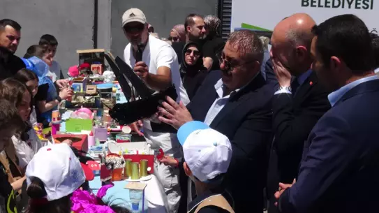 Atıklarla Defile: Geri Dönüşüm Etkinliği