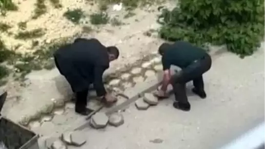 Kaldırım Taşlarını Çalan Şahıs Geri Getirdi