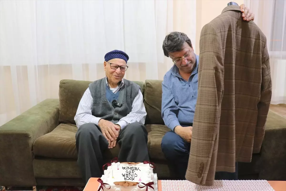 100 Yaşındaki Nebi Önay'a Sürpriz Doğum Günü