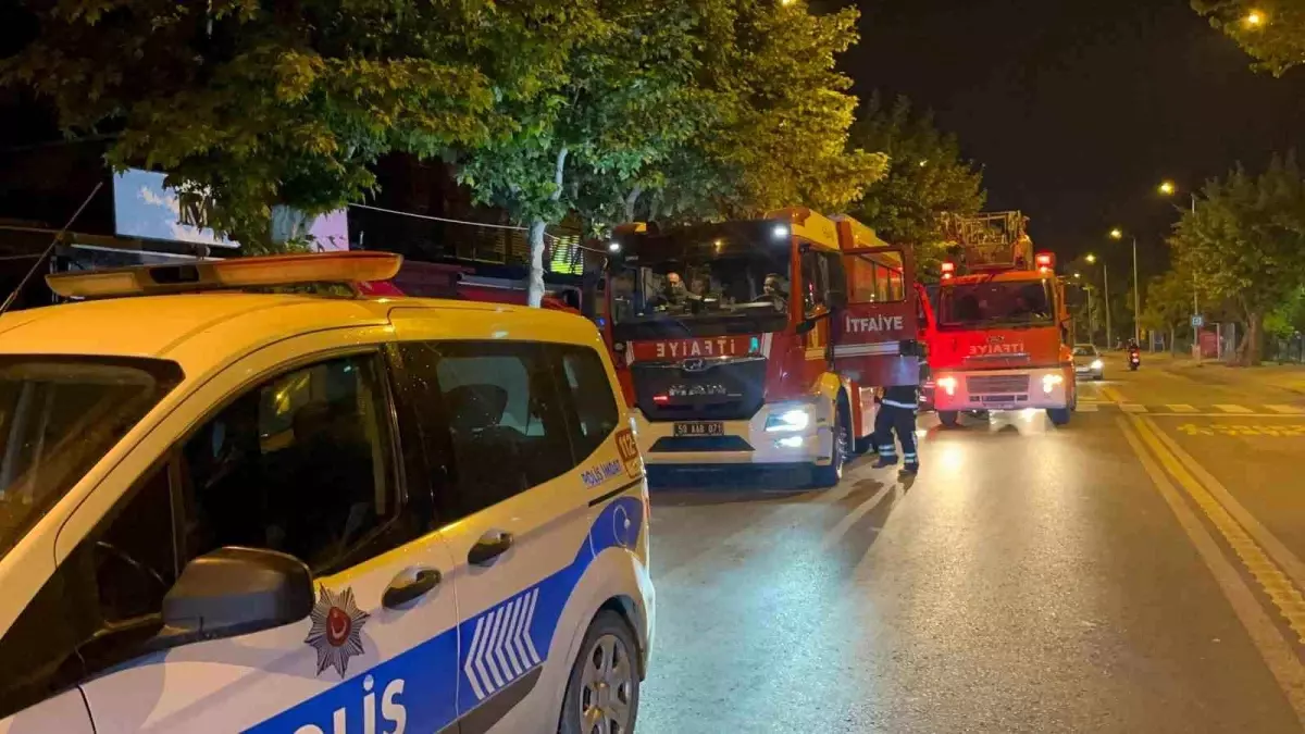 Tekirdağ'da Kafe Tentesi Alev Aldı