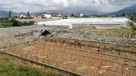 Antalya'da Dolu ve Hortum Tarımda Hasar Yaratıyor