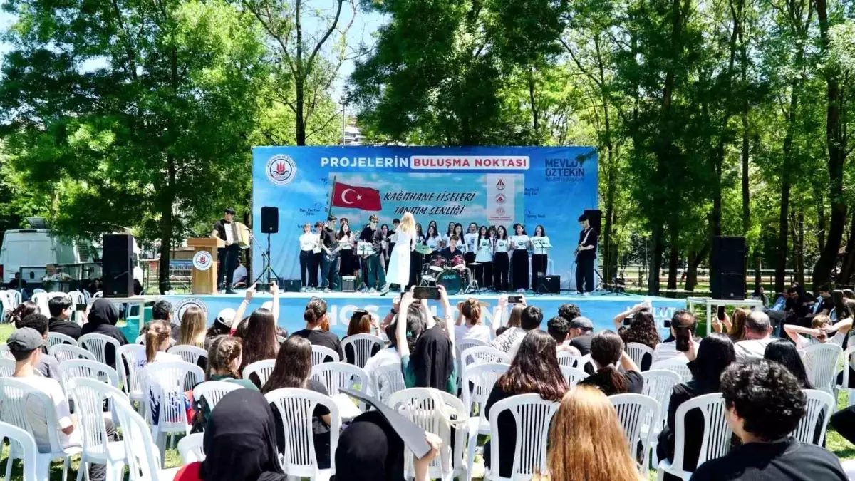 Kağıthane Liseleri Tanıtım Şenliği Eğitime Yoğun İlgi Gördü