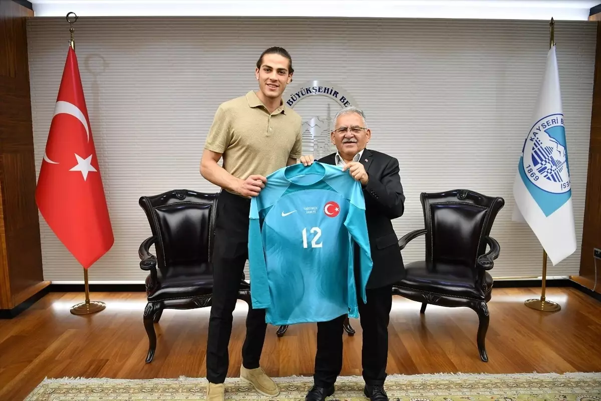 Doğan Alemdar, Belediye Başkanı'nı Ziyaret Etti