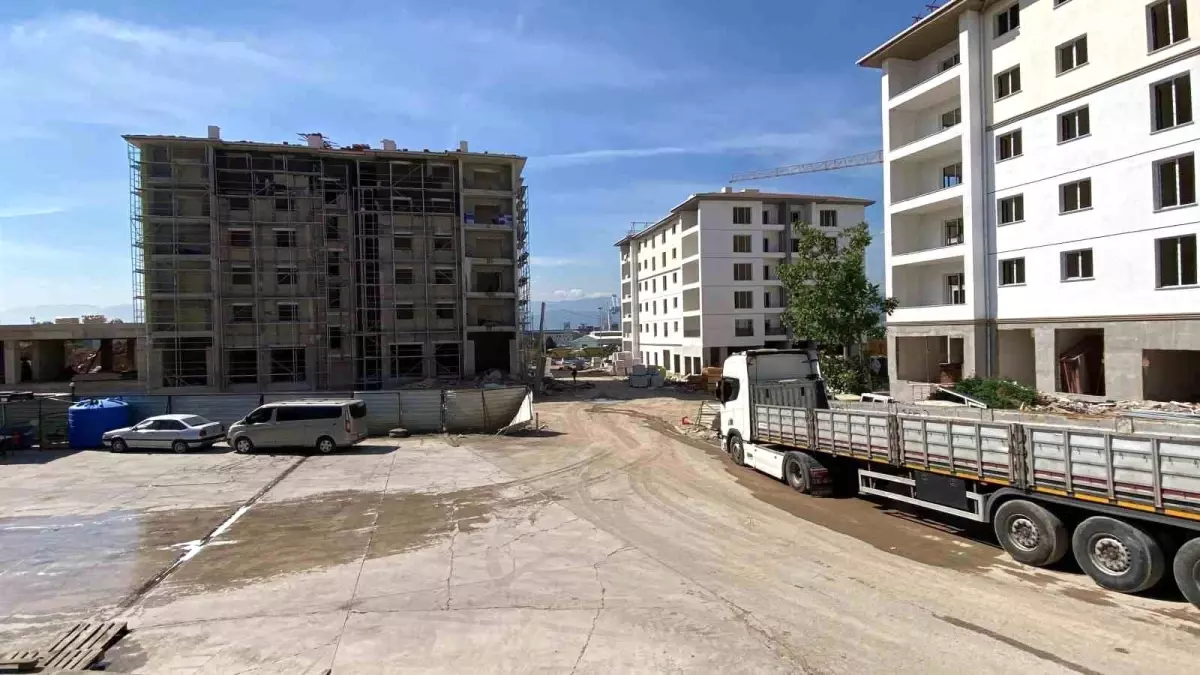 Kocaeli'de İnşaatta Fenalaşan İşçi Kurtarıldı