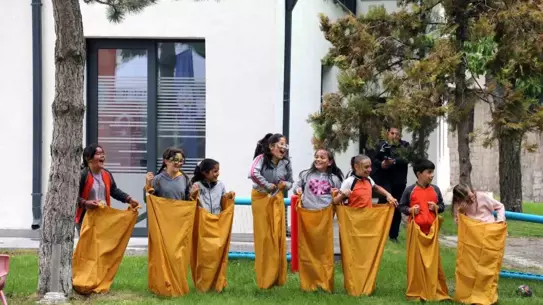 Talas'ta Çocuk Oyunları Şenliği Başladı