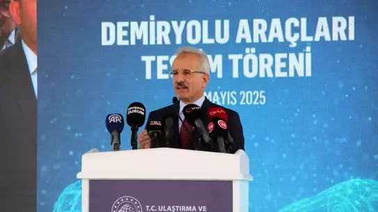 Milli Elektrikli Lokomotif E5000 Tanıtıldı