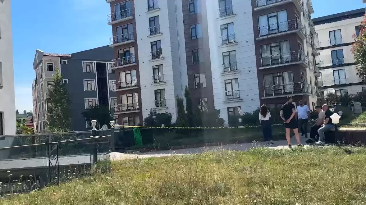 Zonguldak'ta Balkonundan Düşen Kadın Bulundu