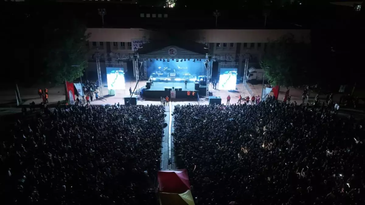 Fırat Üniversitesi'nin 50. Yılı Kutlamalarında Emre Altuğ Sahne Aldı