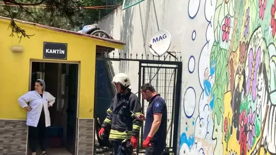 Kocaeli'de Araç Okul Bahçesine Uçtu