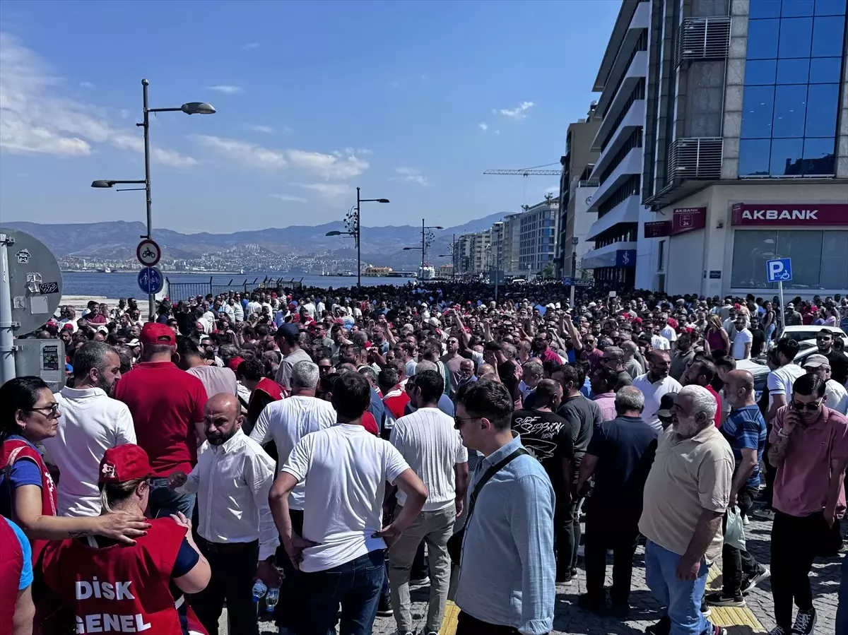 İzmir'de Grev: 23 Bin İşçi Sokaklarda