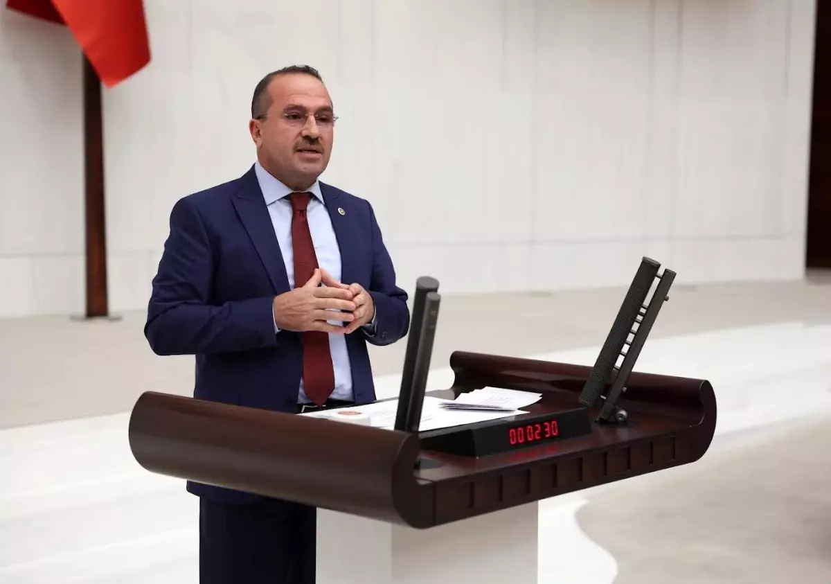 İzmir Büyükşehir Belediyesi'nde Grev: AK Parti'den Tepki Geldi