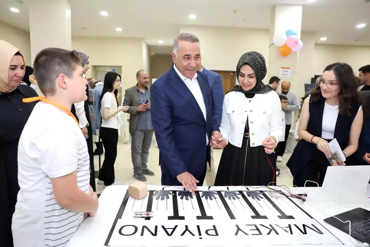 Sultangazi Bilim Merkezi'nde Mezuniyet Coşkusu