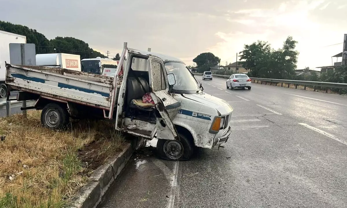 Kamyonetin Çarpması: 1 Ölü, 1 Yaralı