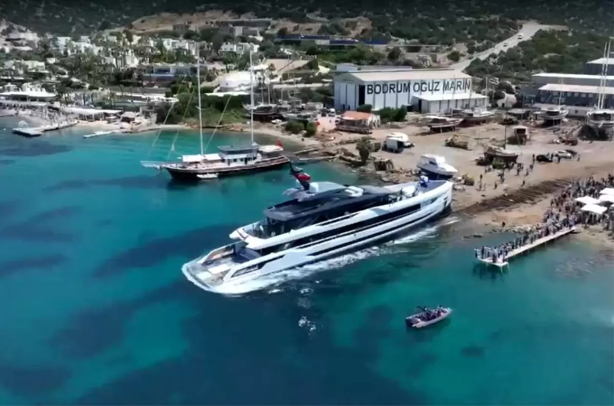 Bodrum'da 1,2 Milyar TL Değerinde Süper Lüks Yat Denize İndirildi