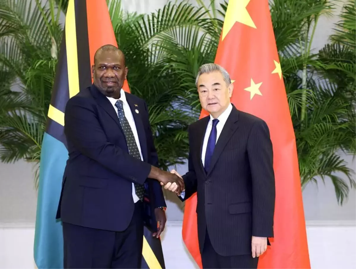 Wang Yi'den Pasifik Ada Ülkeleri ile Görüşmeler