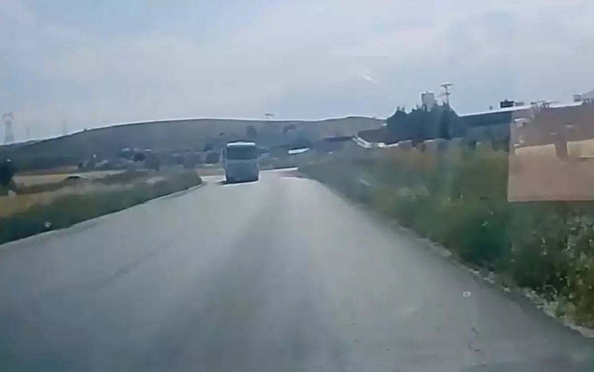 Kamyonun Mermer Bloğu Yola Düştü