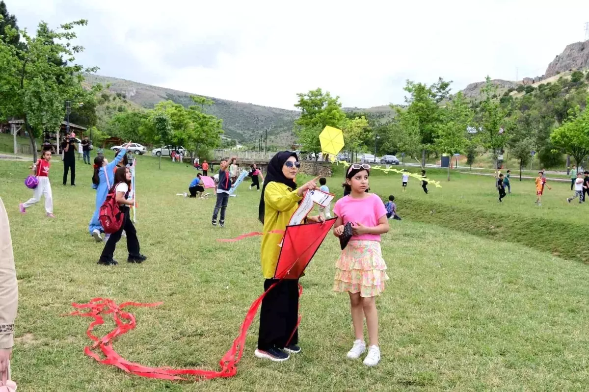 Malatya'da Renkli Uçurtma Şenliği Düzenlendi