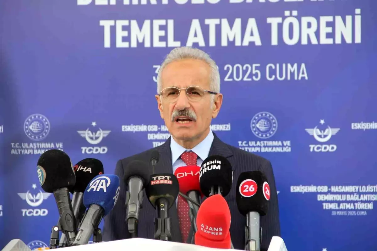 Bakan Uraloğlu, Eskişehir'de Hasanbey Lojistik Merkezi Demiryolu Bağlantısı Temel Atma Töreni'ne katıldı